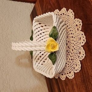 VINTAGE CAPODIMONTE BASKET WOVEN PORCELAIN w/ YELLOW FLOWERS Made in ITALY